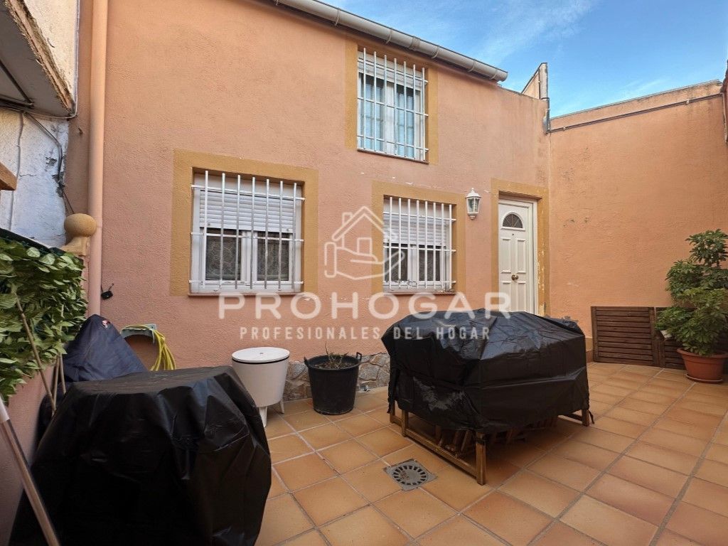 Außenansicht von Einfamilien-Reihenhaus zum Verkauf in Colmenar Viejo mit Heizung