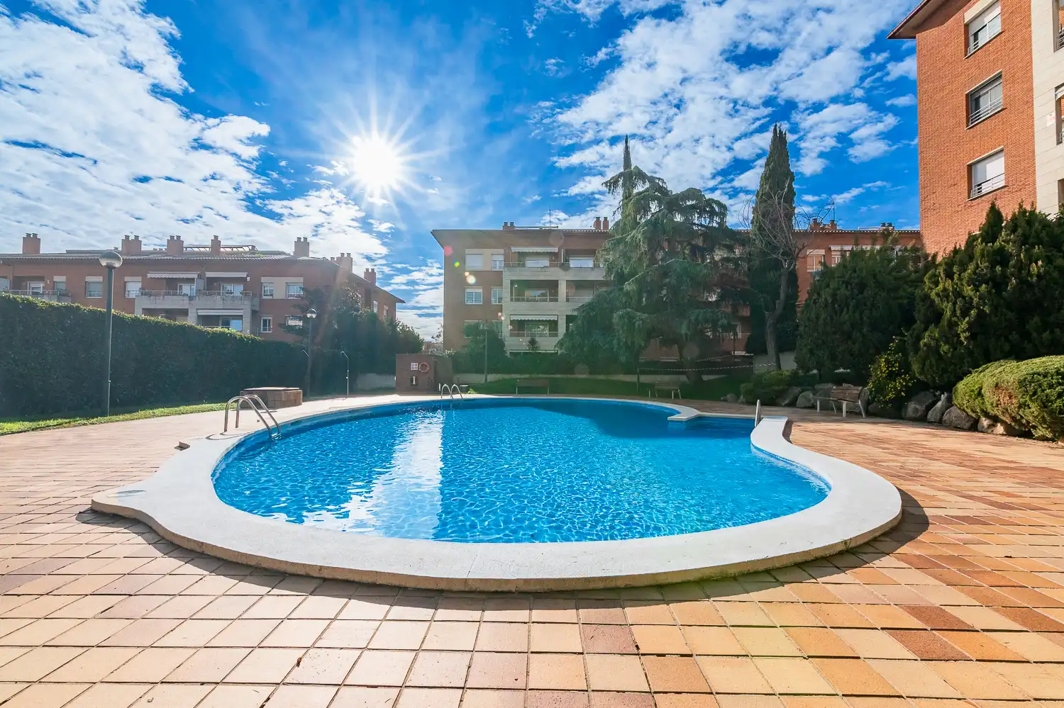 Piscina de Pis en venda en Sant Cugat del Vallès amb Aire condicionat, Calefacció i Parquet