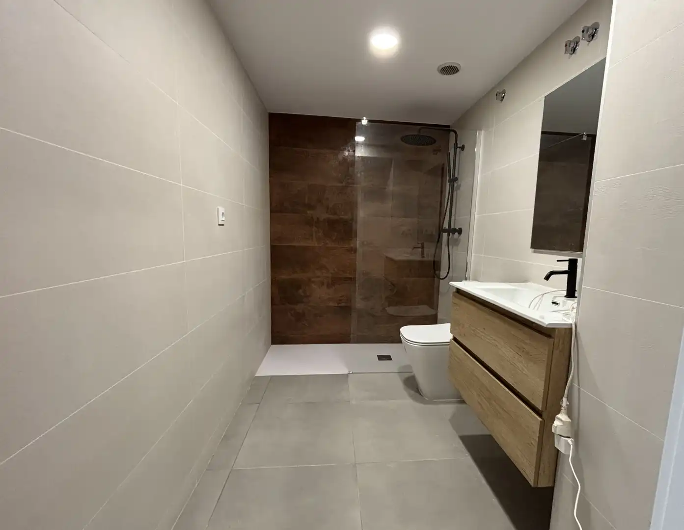 Bany de Pis en venda en Girona amb Aire condicionat, Calefacció i Terrassa