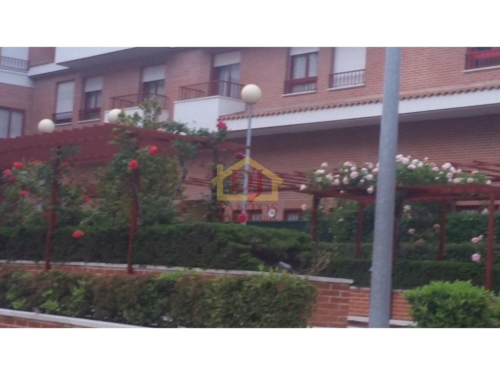Vista exterior de Pis de lloguer en Salamanca Capital amb Terrassa, Moblat i Balcó