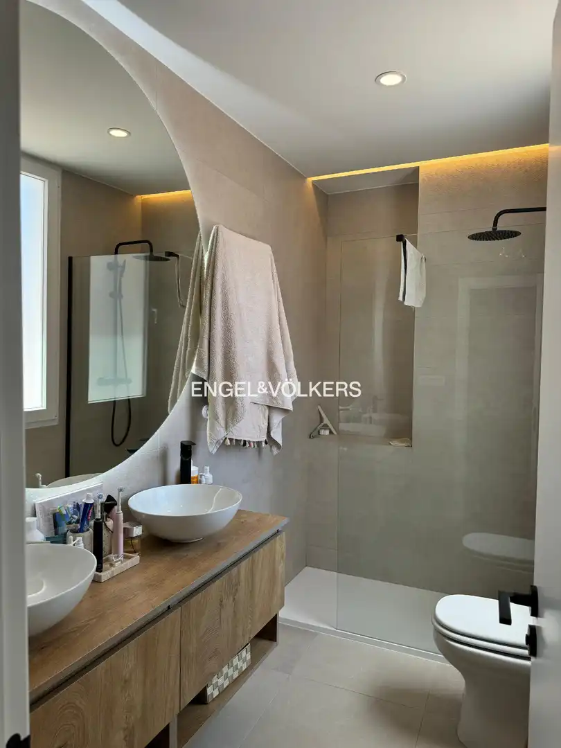 Baño de Piso de alquiler en Madrid con Calefacción, Parquet y Balcón