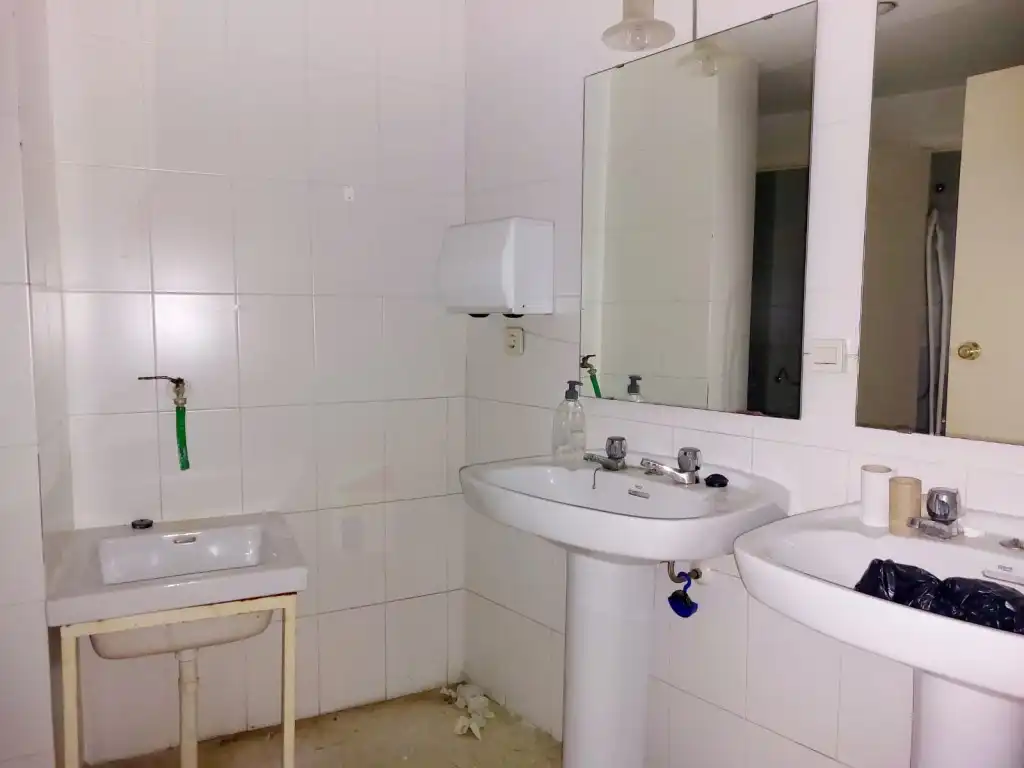 Badezimmer von Büro zur Miete in Badajoz