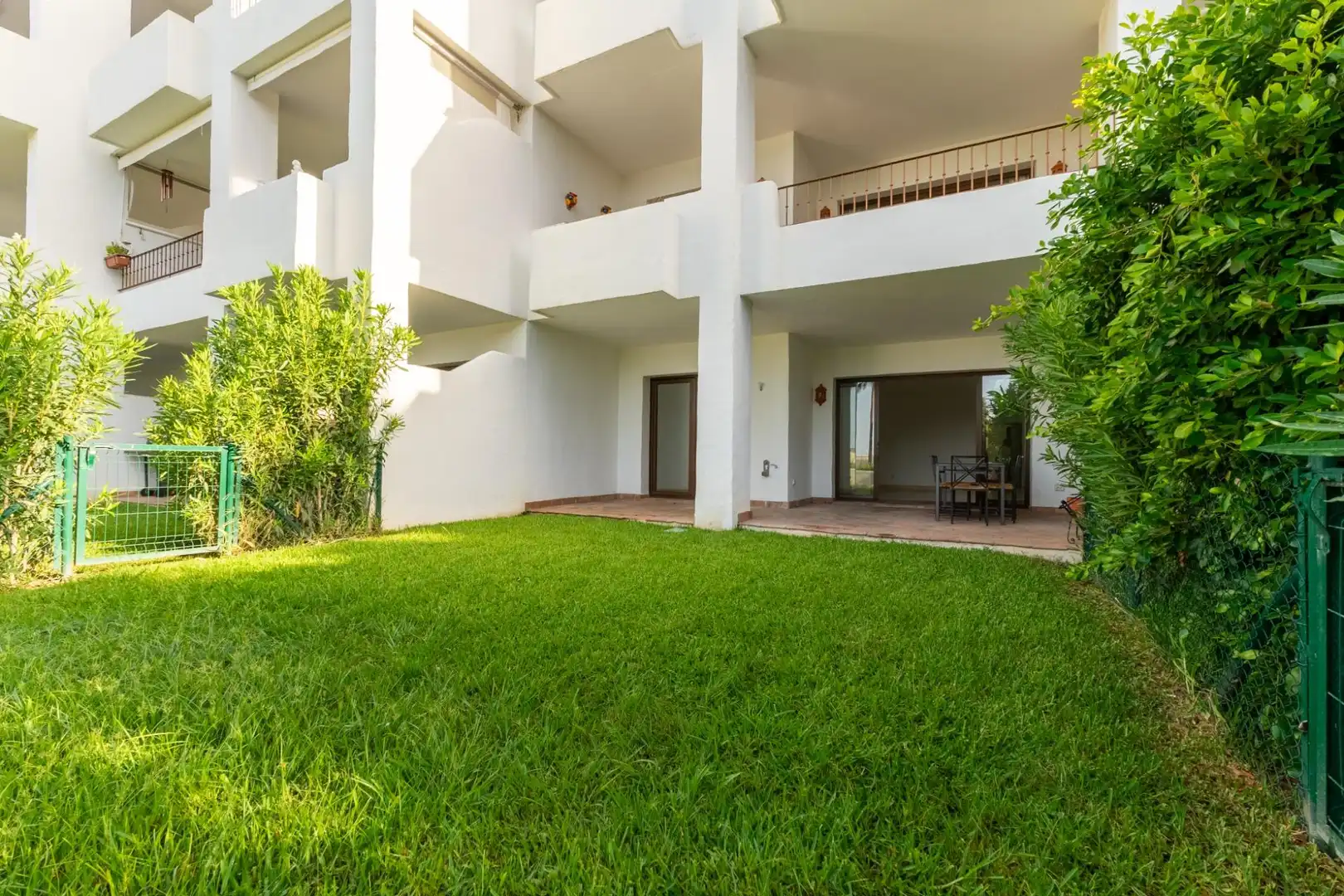 Bajo con piscina en venta en Mijas Golf