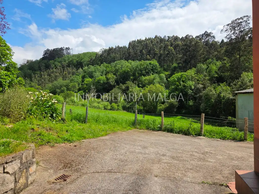 Casa o xalet en venda en Colunga amb Parquet, Traster i Moblat