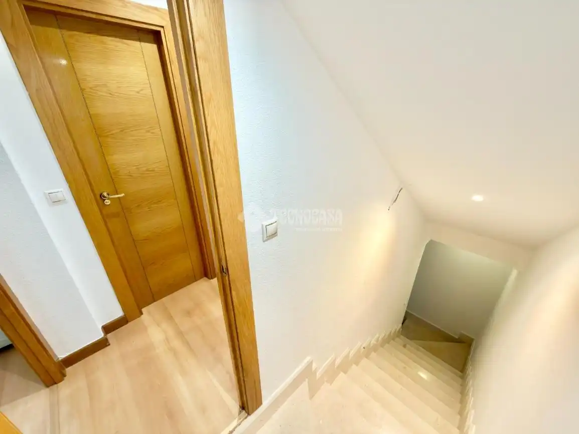 Casa adosada en venta en Cabanillas del Campo con Calefacción, Parquet y Trastero