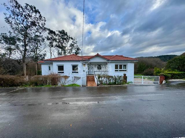 Casa-chalet en Venta en Mogro