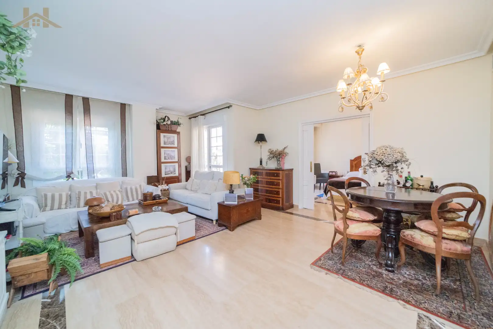 Sala de estar de Planta baja en venta en Majadahonda con Aire acondicionado, Calefacción y Jardín privado
