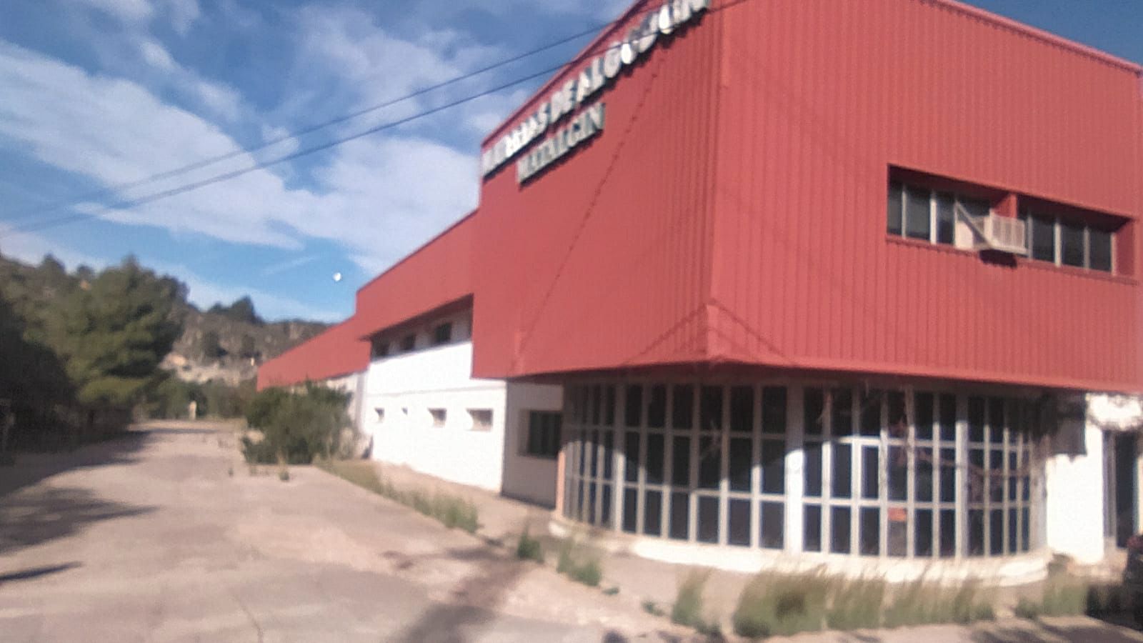 Vista exterior de Nau industrial en venda en Millares amb Calefacció i Alarma
