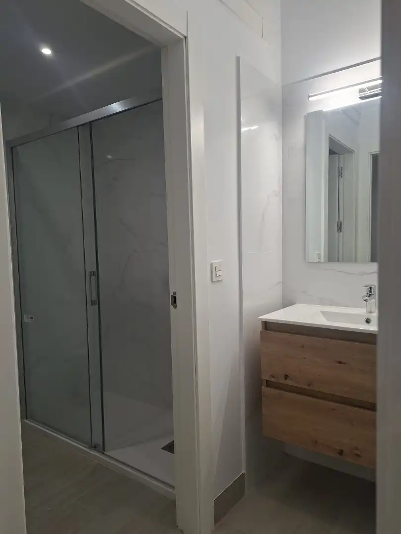 Bathroom of Flat for rent in Granada  with Air Conditioner, Heating and Furnished