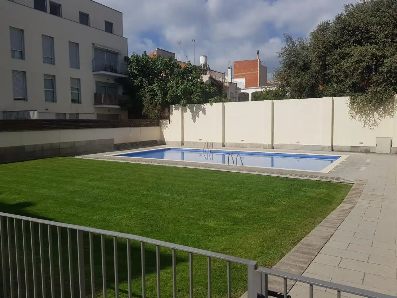Swimming pool of Ground floor for rent in Terrassa  with Air Conditioner and Heating