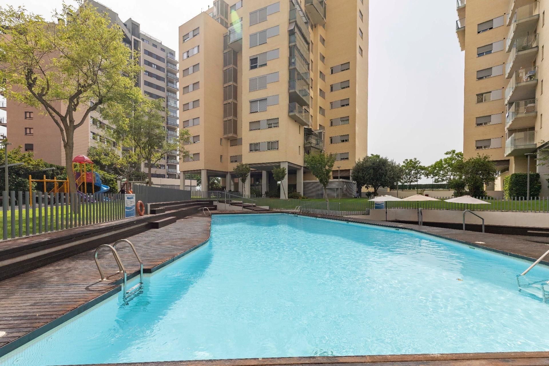 Swimming pool of Flat to rent in  Valencia Capital  with Air Conditioner, Heating and Private garden