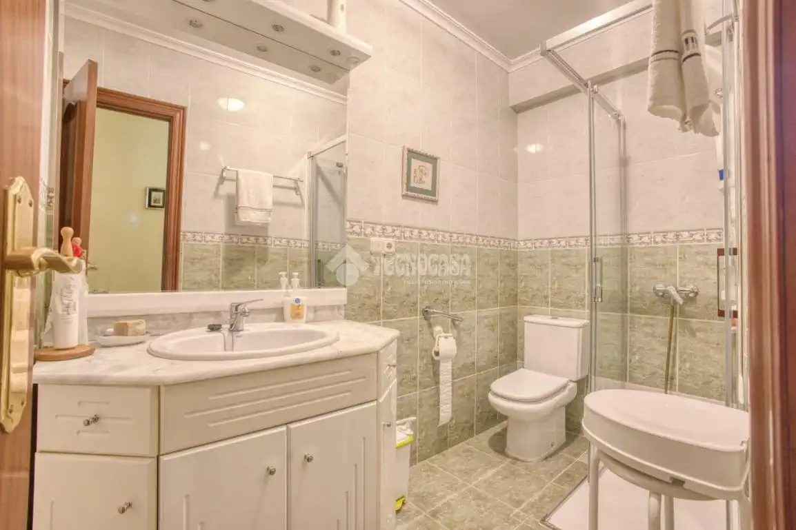 Baño de Piso en venta en Salamanca con Calefacción y Balcón