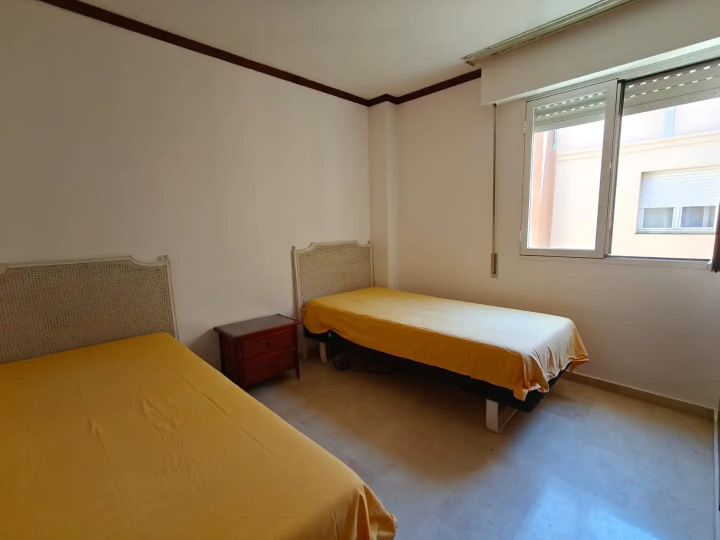 Habitación de Ático de alquiler en Benalmádena con Aire acondicionado, Jardín privado y Amueblado