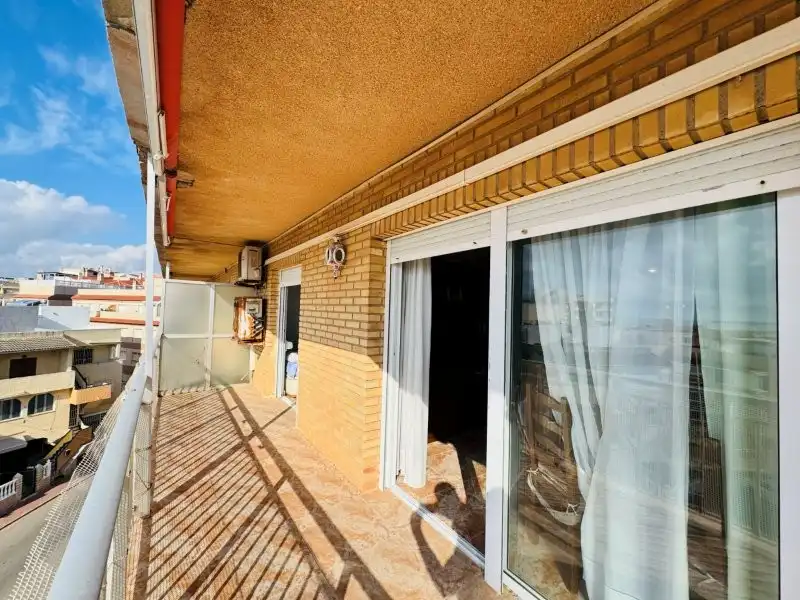 Vista exterior de Pis en venda en Torrevieja