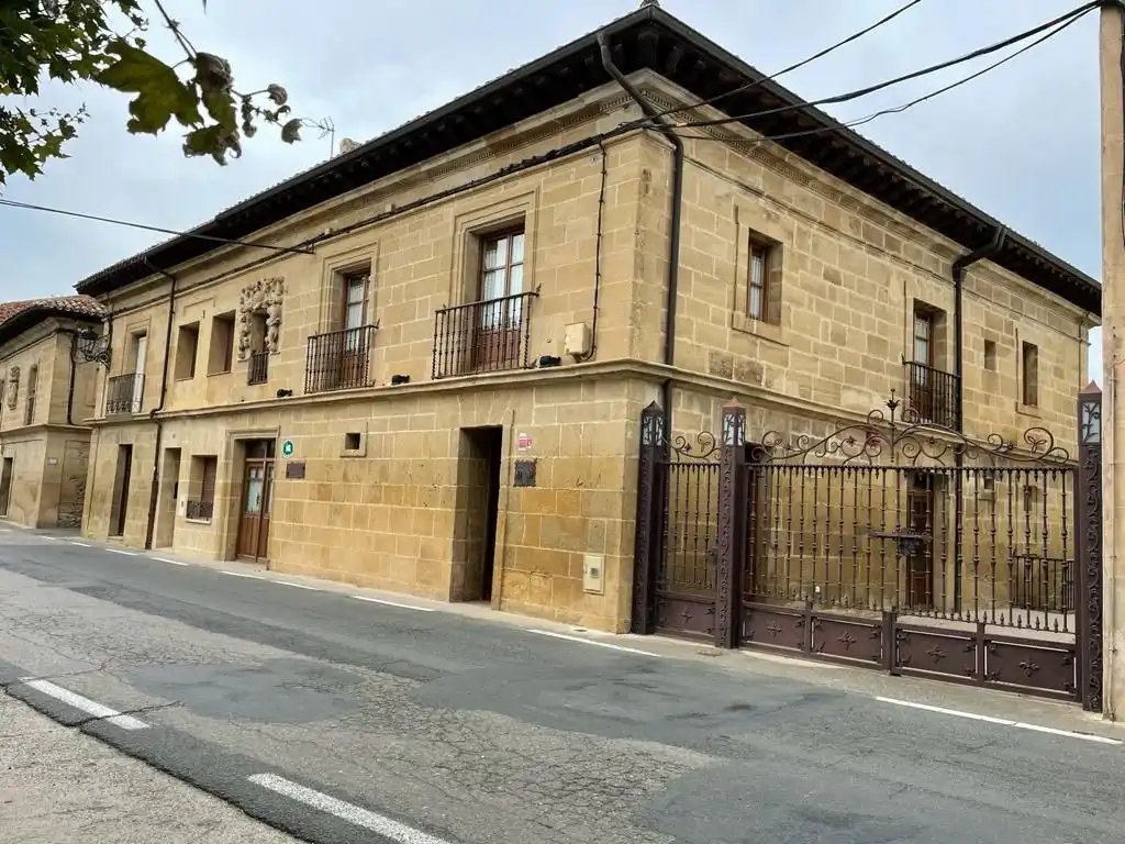 Country house zum Verkauf in Calle Mayor, Castañares de Rioja