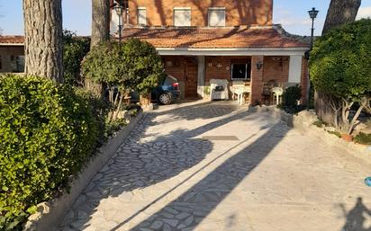 Vista exterior de Finca rústica en venda en Chinchón amb Piscina