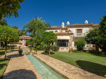 Chalet con piscina en venta en Milla de Oro
