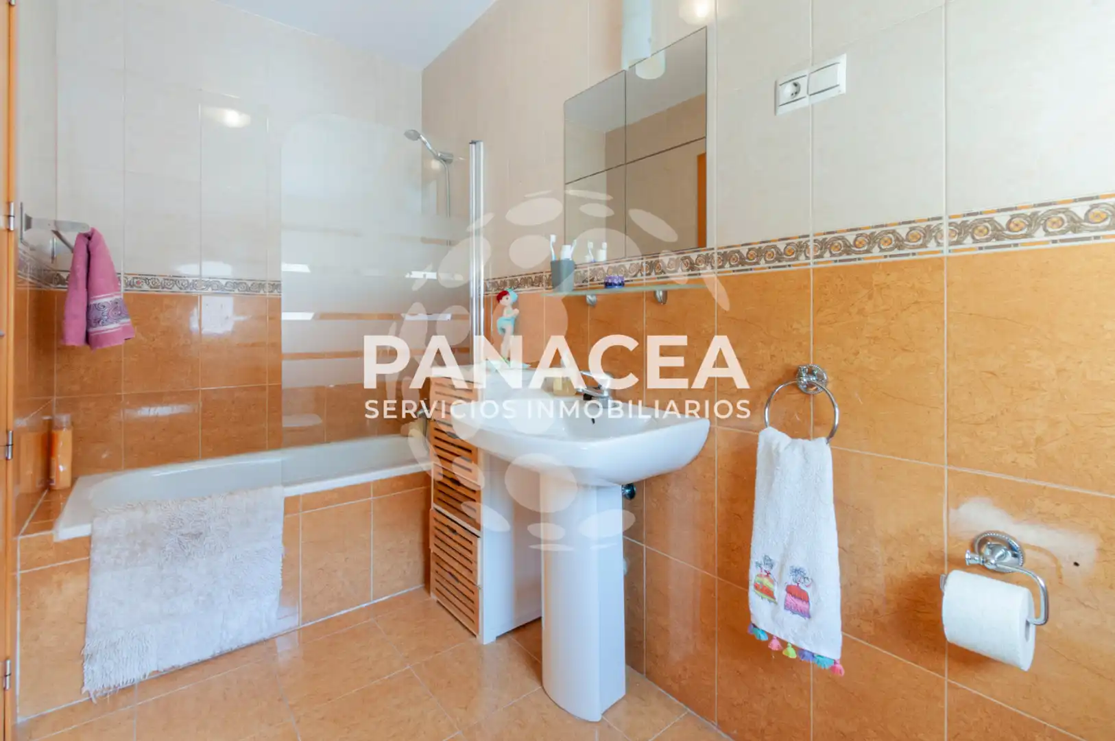 Baño de Casa adosada en venta en Albuñol con Jardín privado, Terraza y Amueblado