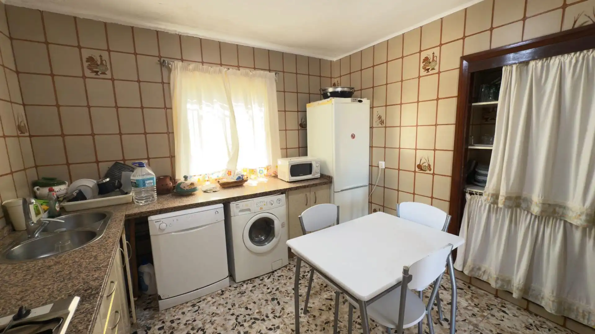 Cuina de Finca rústica en venda en Gibraleón amb Aire condicionat, Jardí privat i Terrassa