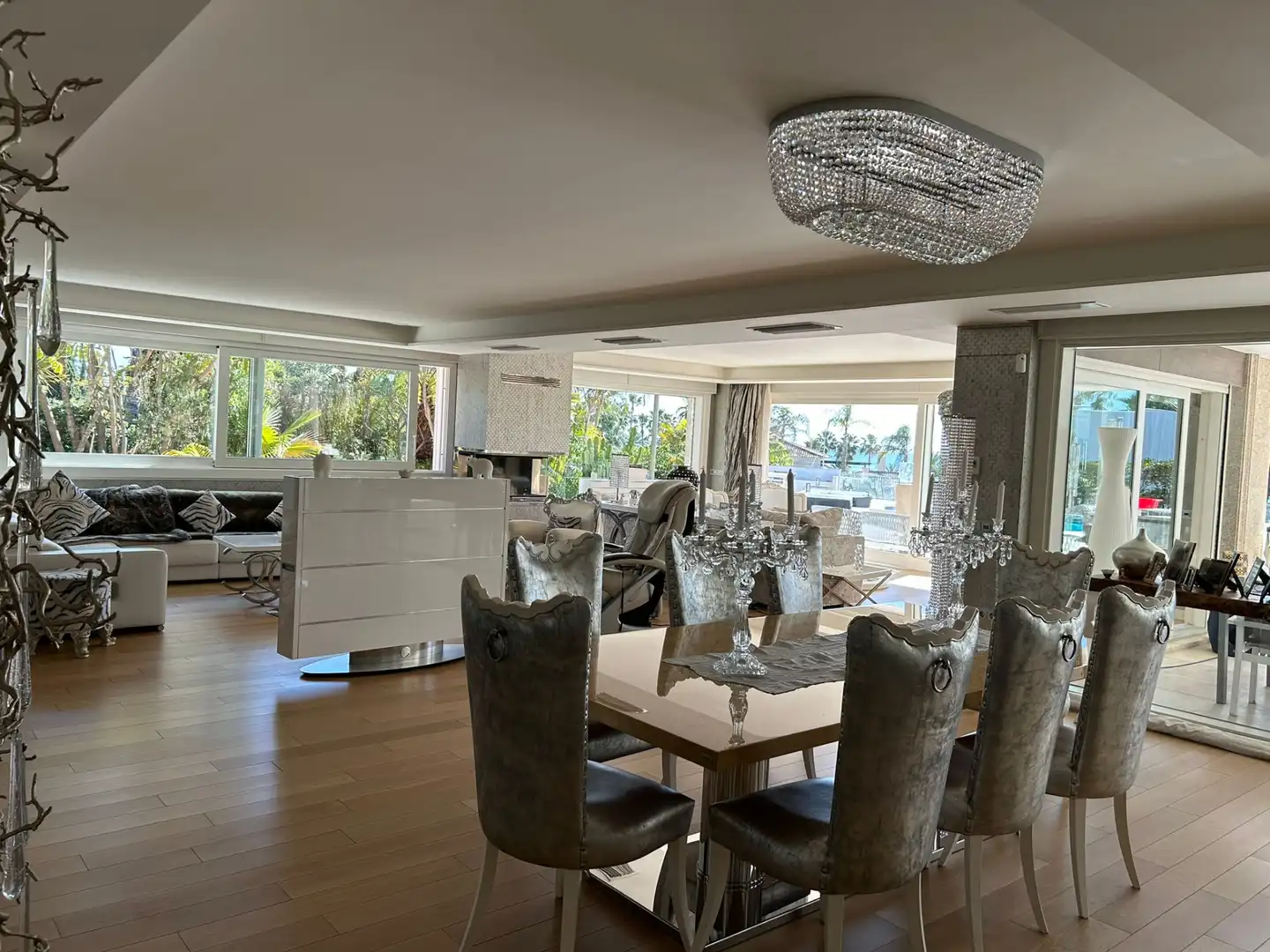Menjador de Casa o xalet en venda en Marbella amb Aire condicionat, Calefacció i Jardí privat