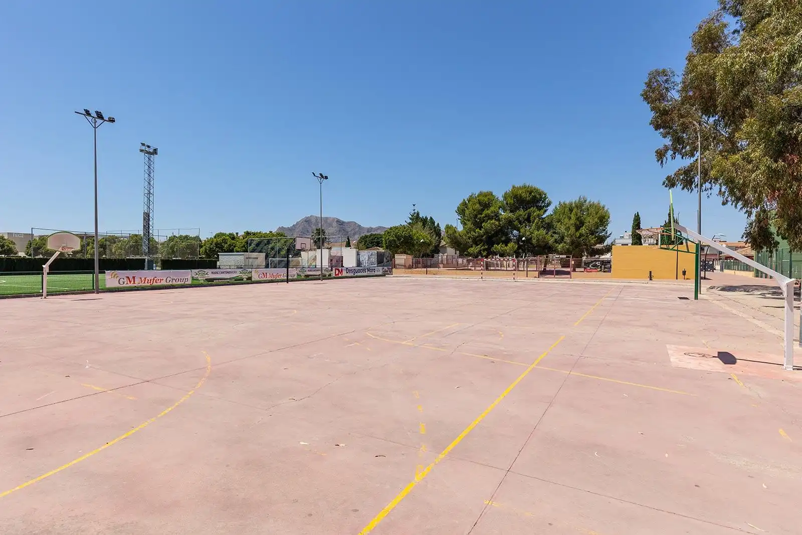 Aparcament de Casa adosada en venda en Orihuela amb Terrassa i Piscina comunitària