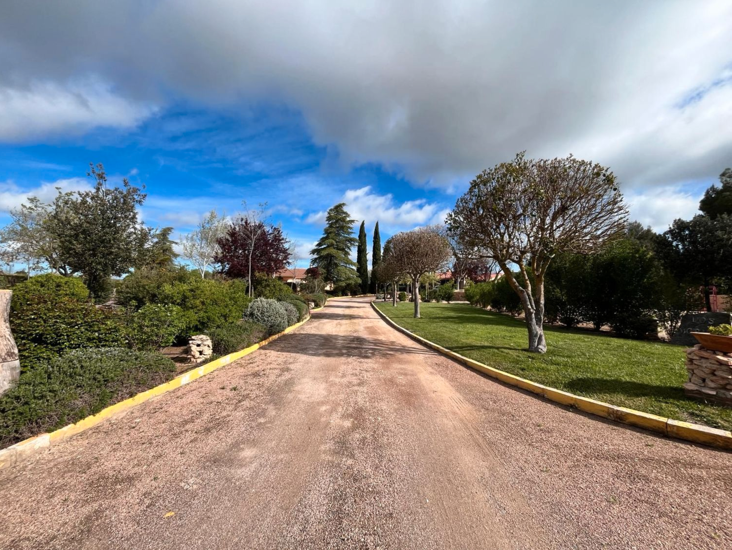 Vista exterior de Casa o xalet en venda en Ciudad Real Capital amb Calefacció, Jardí privat i Traster