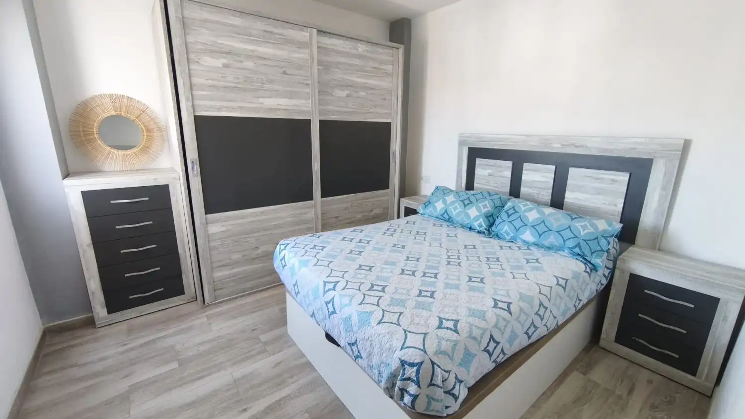 Schlafzimmer von Wohnungen zur Miete in Benidorm mit Klimaanlage, Abstellraum und Möbliert