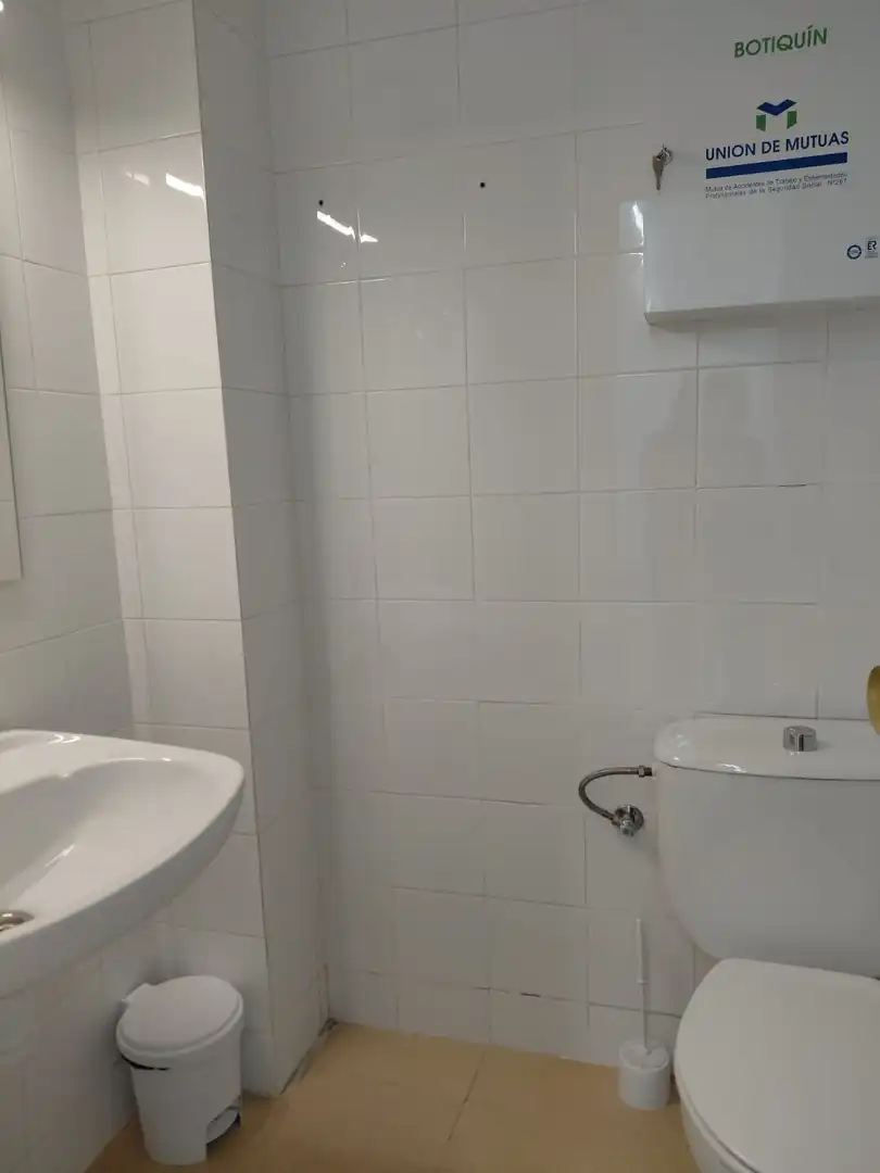 Bany de Local de lloguer en Sant Cugat del Vallès amb Aire condicionat