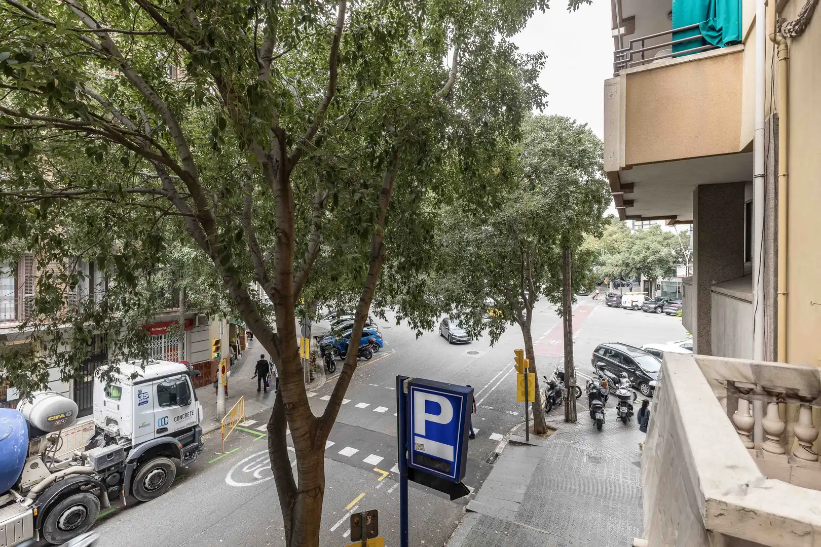 Außenansicht von Büro zum Verkauf in Barcelona mit Klimaanlage und Terrasse