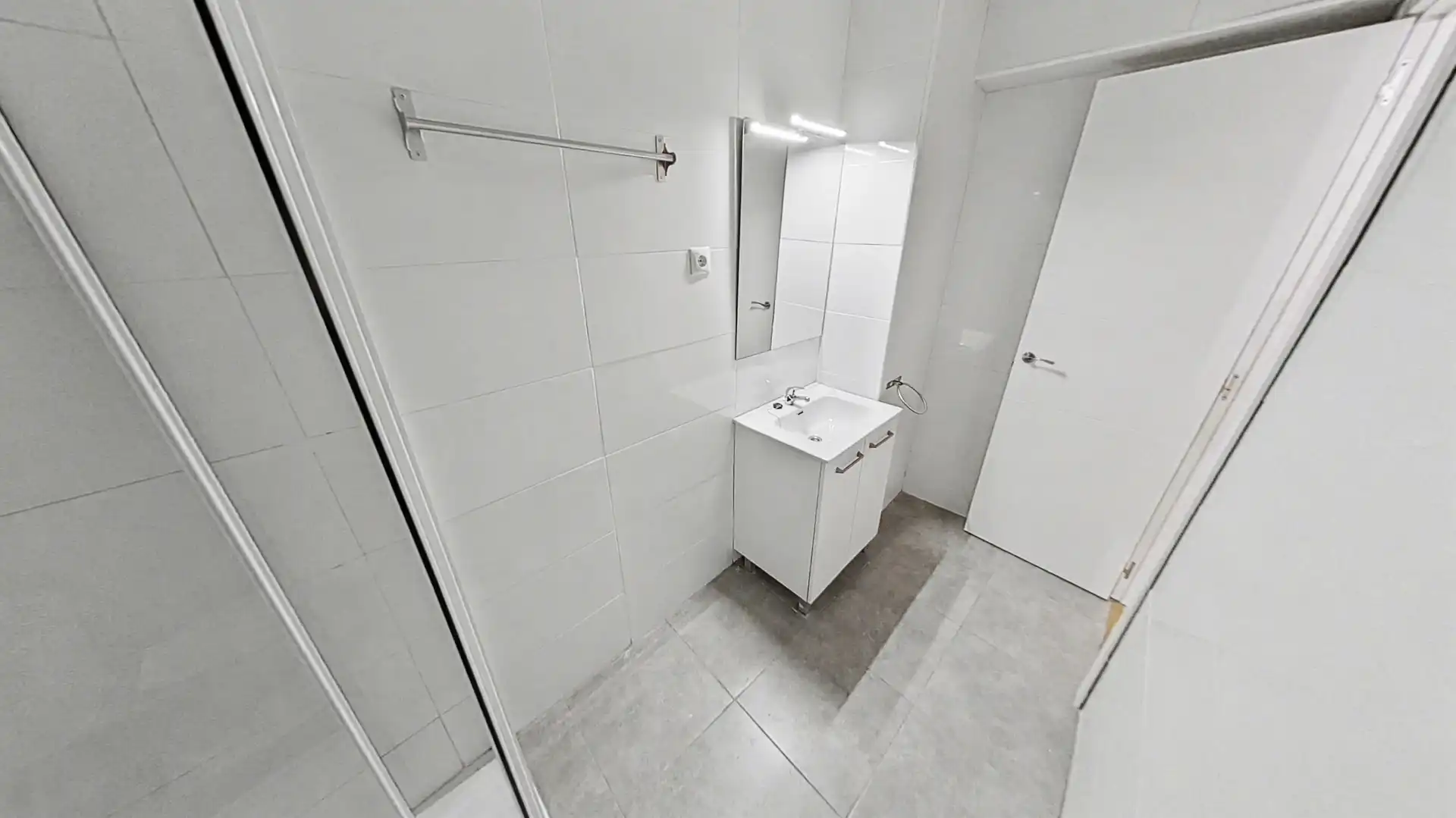 Bathroom of Flat for rent in Madrid  with Oven and Pets allowed