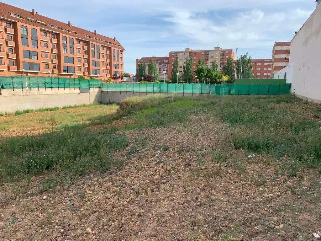 Residential land for sale in Calle Miguel Delibes, imagen 7