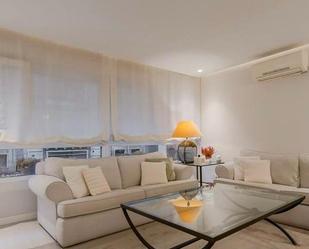 Sala d'estar de Pis de lloguer en  Madrid Capital amb Aire condicionat i Terrassa