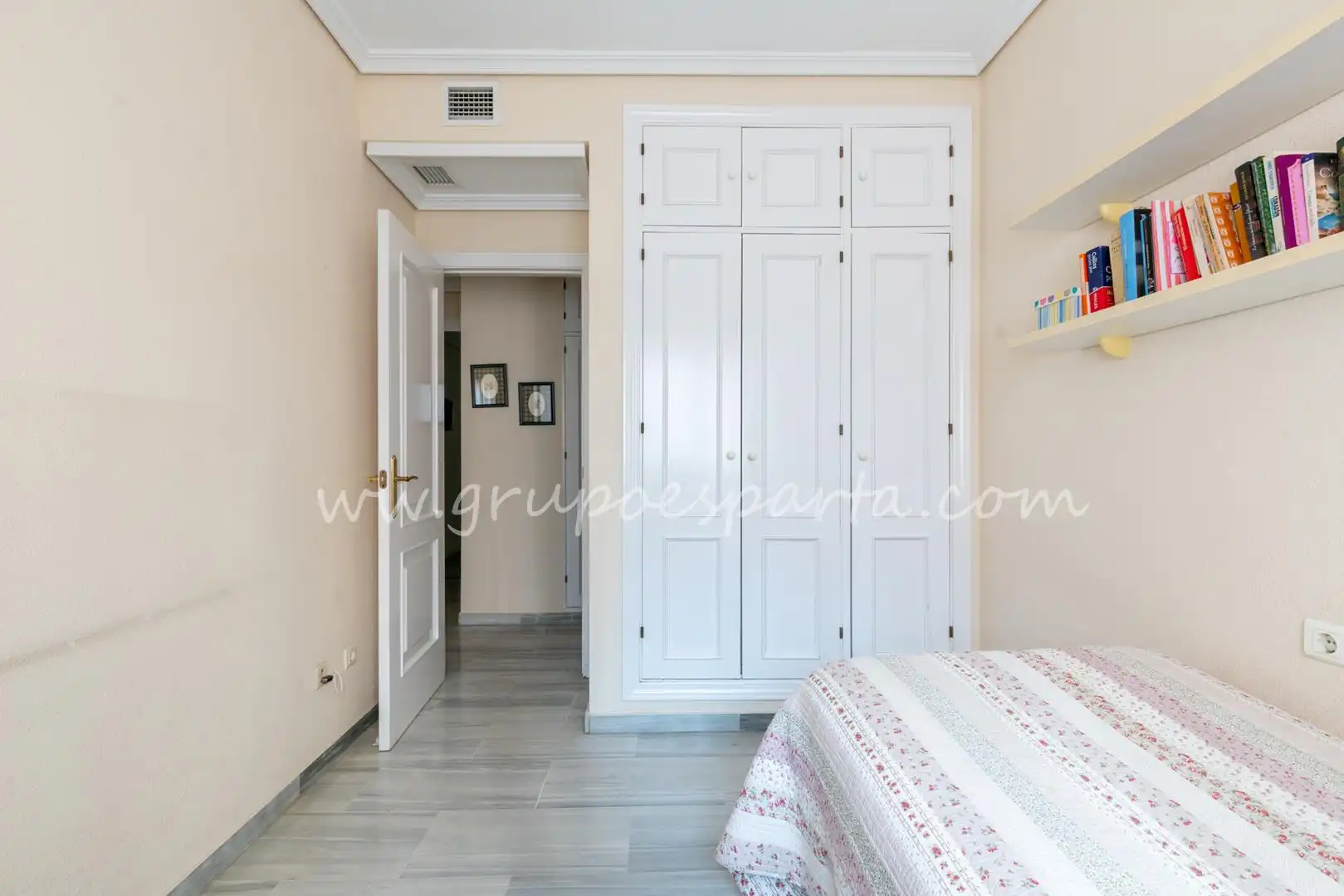Bedroom of Flat for sale in Sevilla  with Air Conditioner and Terrace