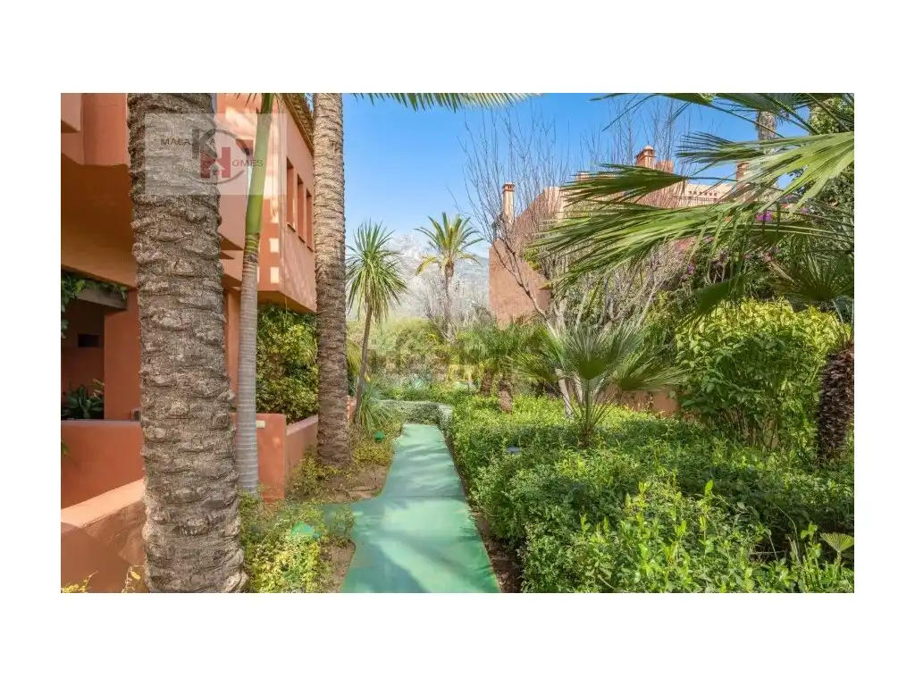 Casa adosada en venta en Lomas de Marbella Club