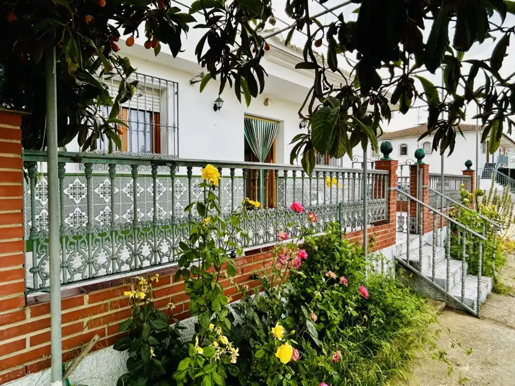 Country house for sale in Iznájar