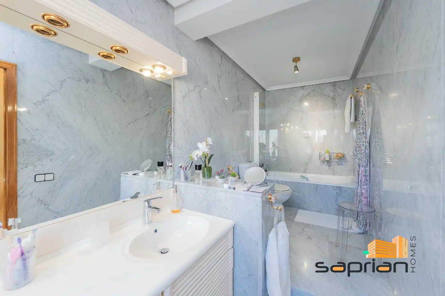Bathroom of Houses for sale in Las Rozas de Madrid  with Private garden, Terrace and Storage room