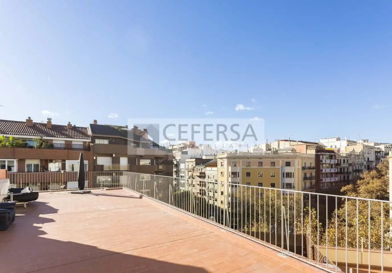 Planta baja en venta en De Sardenya, Sagrada Família