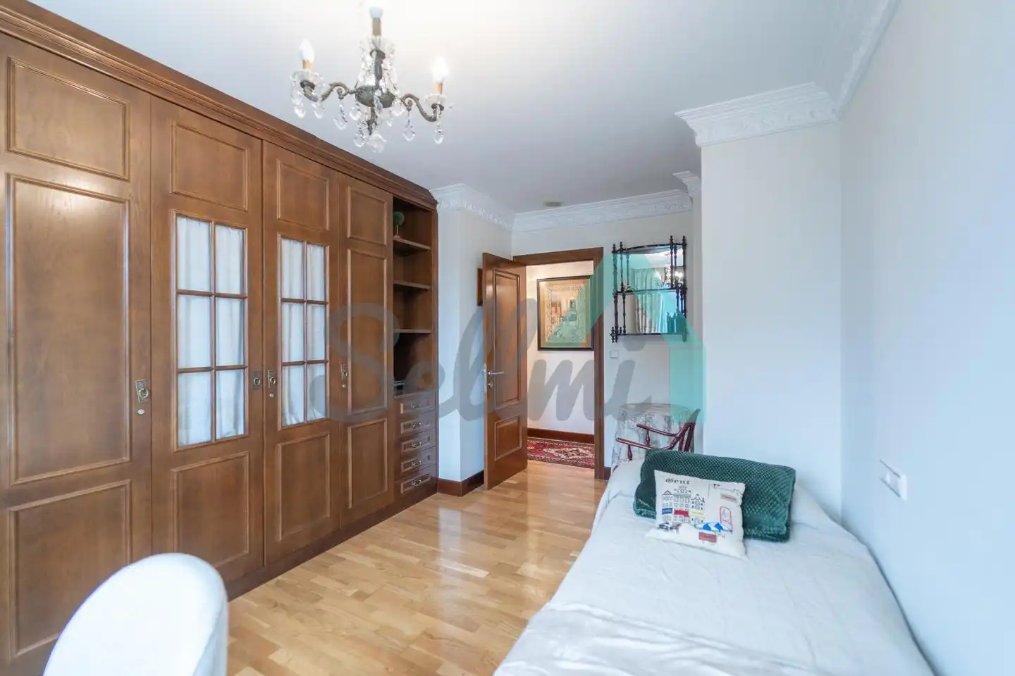 Schlafzimmer von Wohnung zur Miete in Oviedo  mit Heizung, Parkett und Möbliert