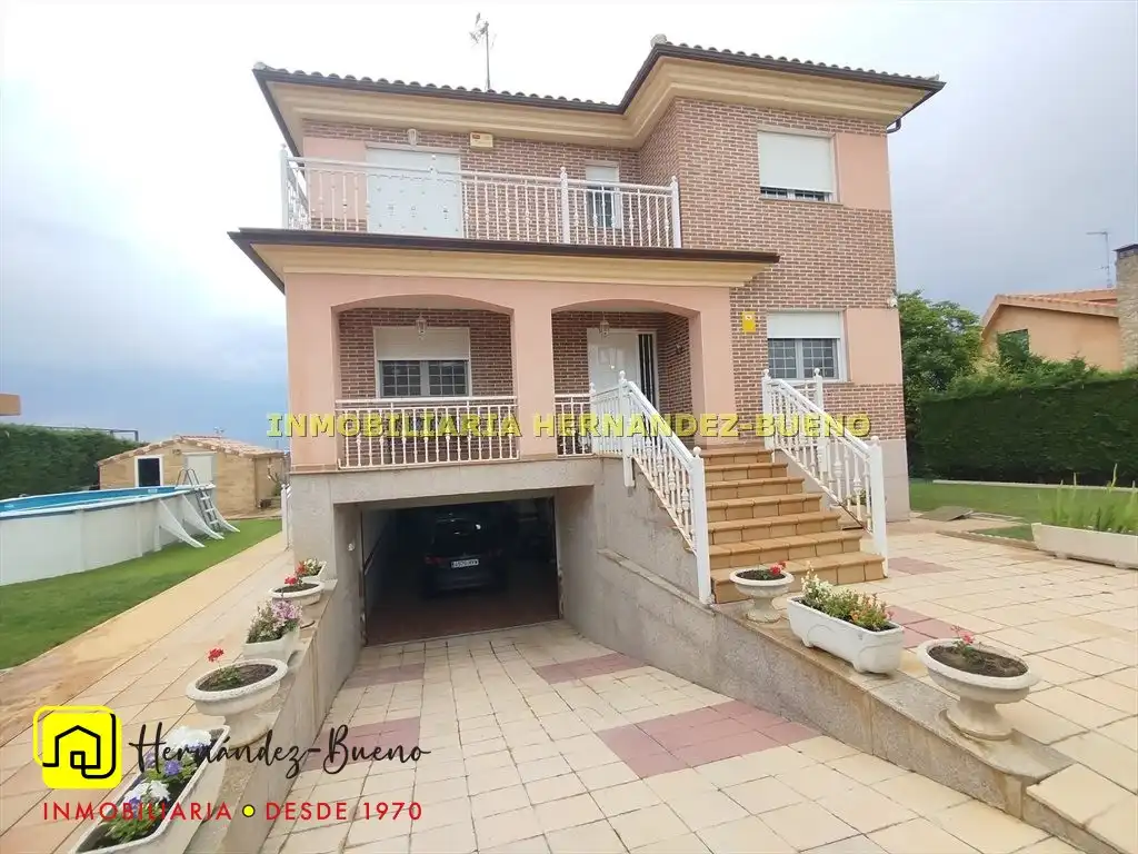 Vista exterior de Casa o chalet en venta en Calvarrasa de Abajo con Calefacción, Jardín privado y Terraza