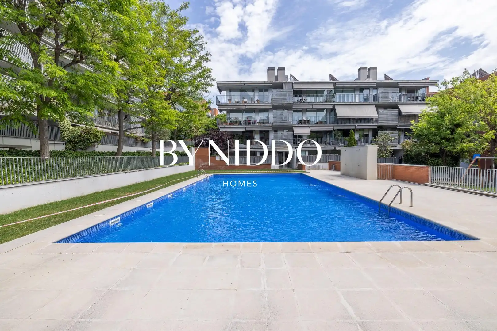 Swimming pool of Flat for sale in Sant Cugat del Vallès  with Air Conditioner, Heating and Private garden