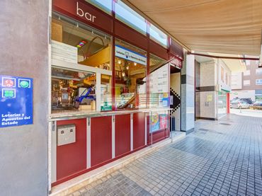 Business premises for sale in PLAZA LOS SAUCES 4