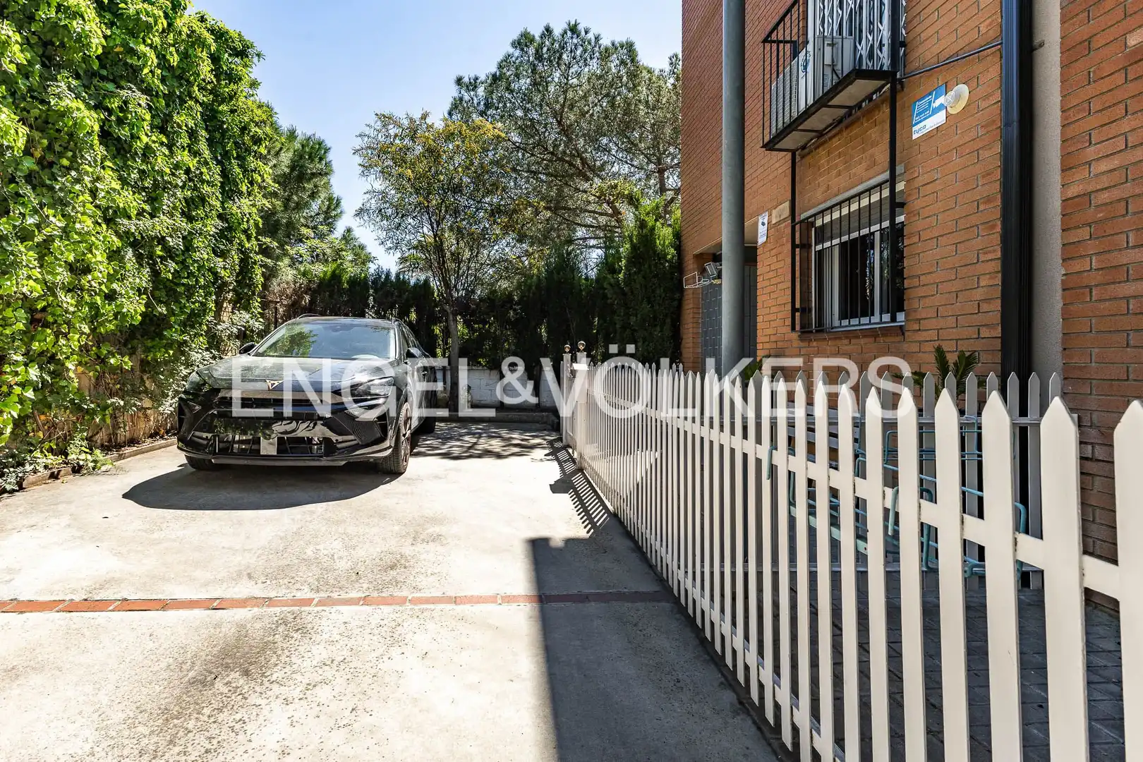 Exterior view of Houses for sale in Badalona  with Air Conditioner, Heating and Private garden