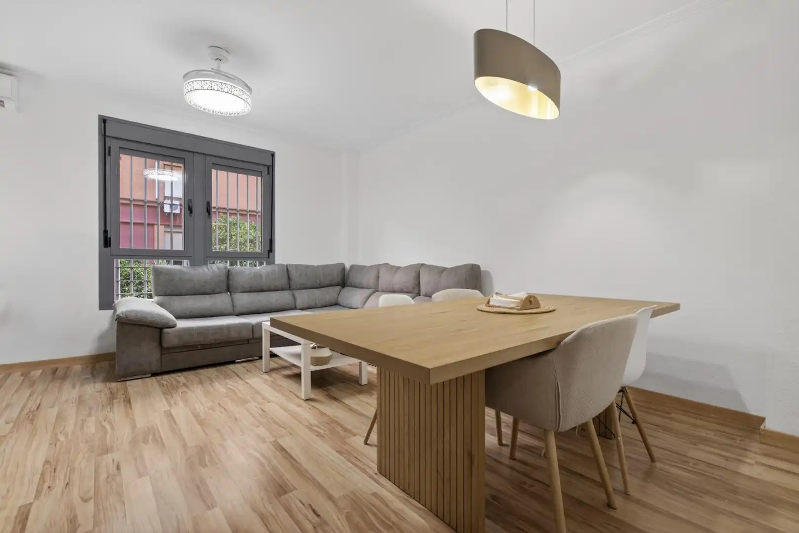 Sala de estar de Piso en venta en Sevilla con Aire acondicionado, Terraza y Piscina comunitaria