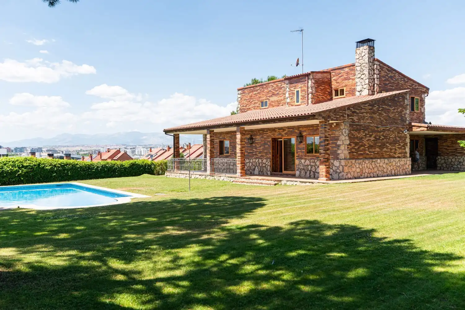 Vista exterior de Casa o xalet en venda en Tres Cantos amb Calefacció i Traster