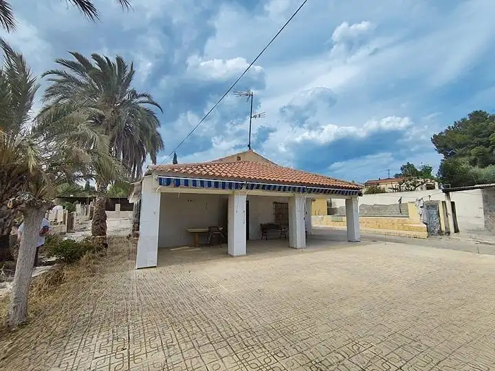 Vista exterior de Casa o xalet en venda en Alicante / Alacant amb Calefacció, Jardí privat i Terrassa