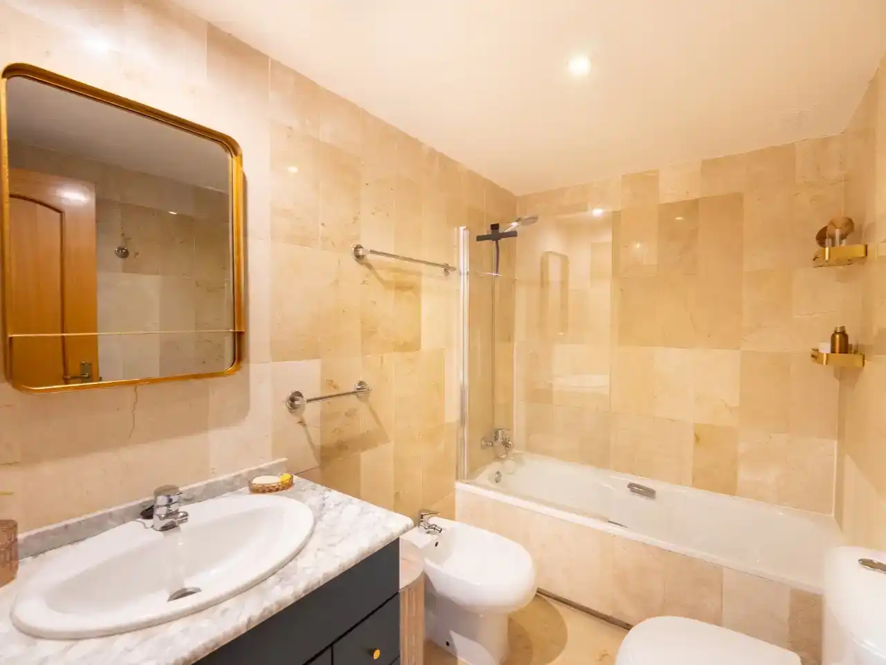 Bathroom of Flat for sale in Marbella  with Air Conditioner, Swimming Pool and Balcony