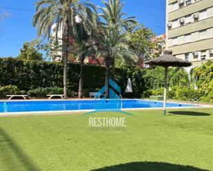 Swimming pool of Flat for sale in  Valencia Capital  with Air Conditioner, Heating and Private garden