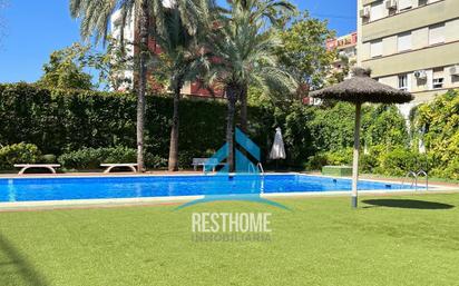 Swimming pool of Flat for sale in  Valencia Capital  with Air Conditioner, Heating and Private garden