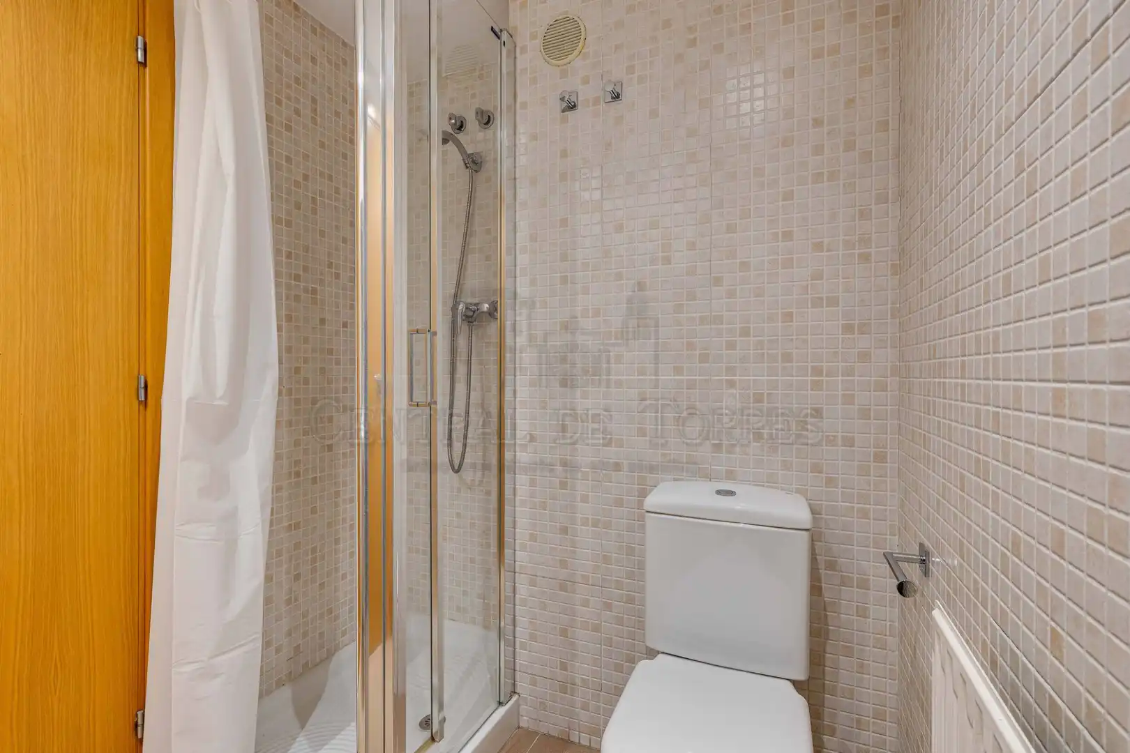 Bathroom of Flat for sale in Sant Cugat del Vallès  with Air Conditioner, Heating and Parquet flooring