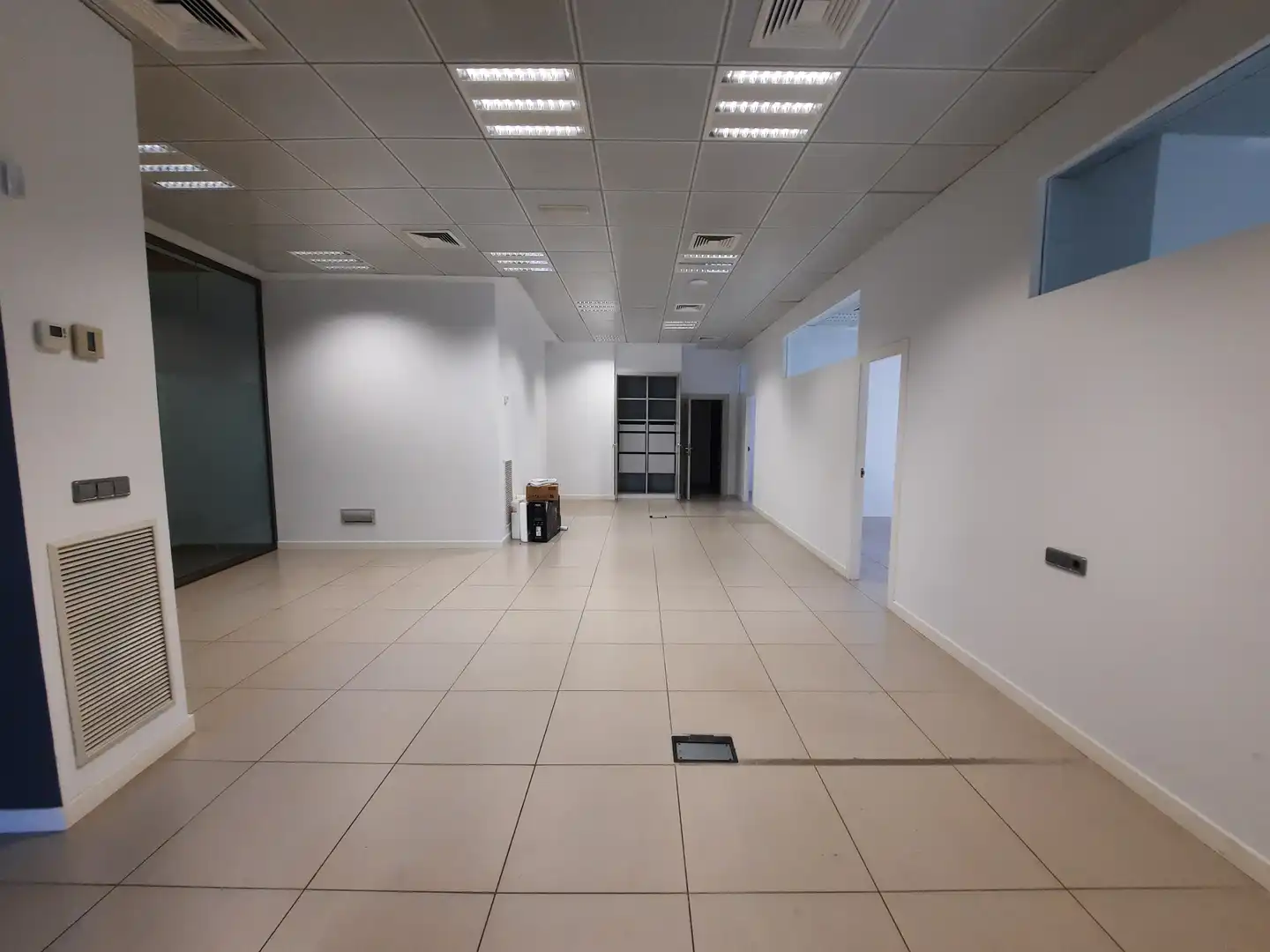 Commercial properties for rent in Carrer Josep Joaquim Landerer, 8, Ciutat Universitària